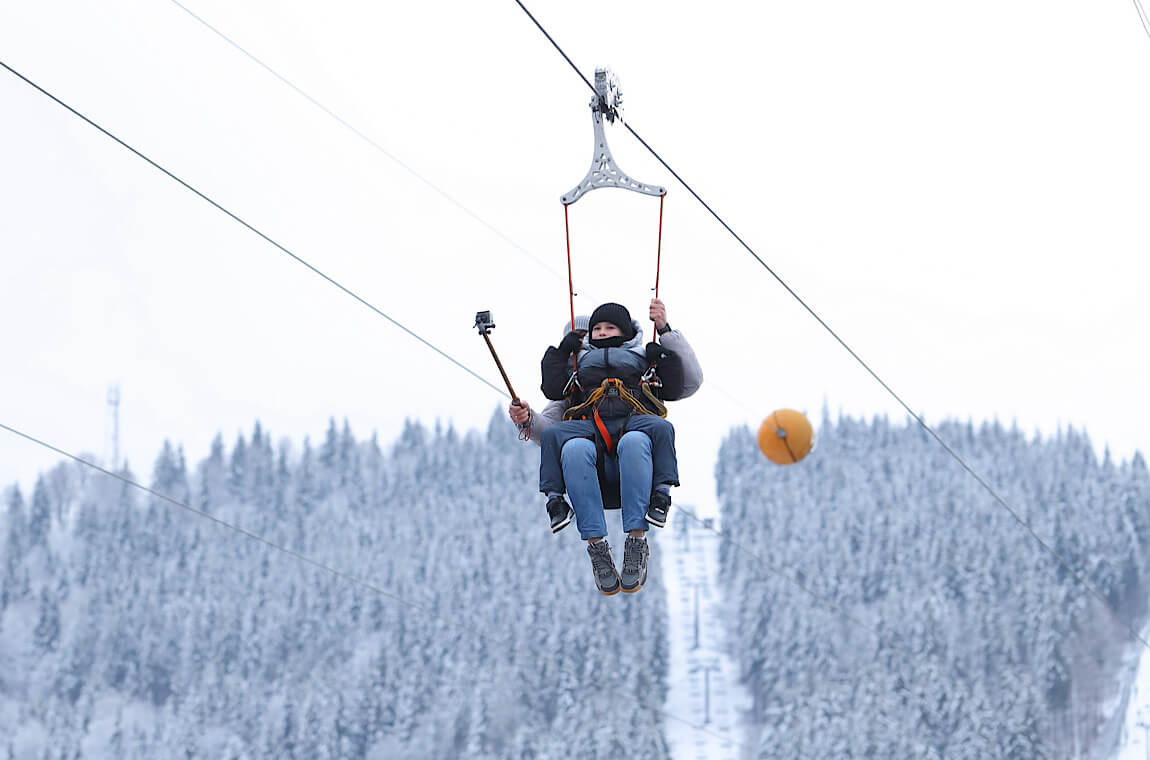 Зображення тролея в Буковелі